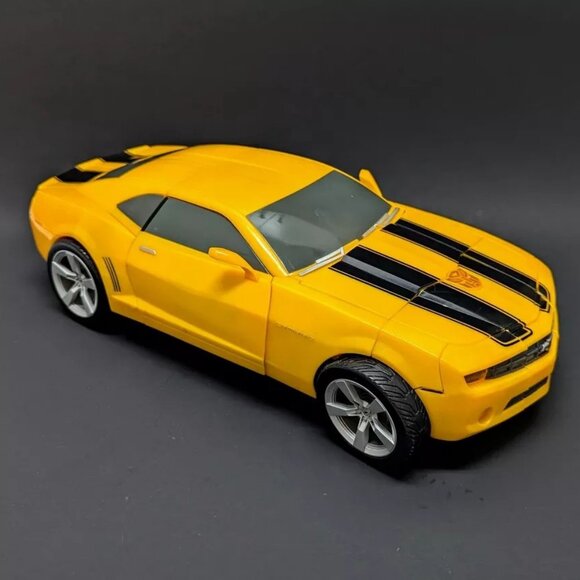 Hasbro Transformers BUMBLEBEE Ultimate Camaro Lights & Sounds 2008 COMPLETE